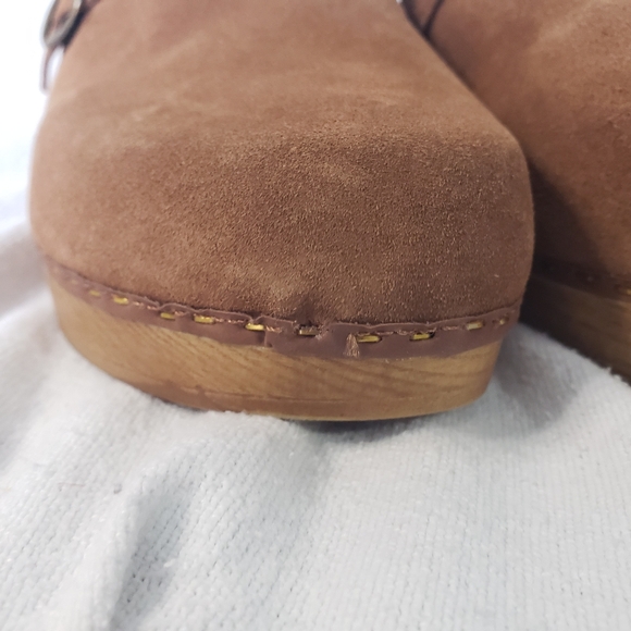 M&C Womens Brown Tan Clogs Suede Size 39 (US 8.5) Made In Spain Buckle Wood Heel - Picture 13 of 15